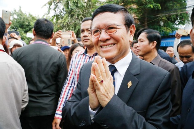 លោក កឹម សុខា ប្រធានគណបក្សសង្គ្រោះជាតិ។ ហេង ជីវ័ន