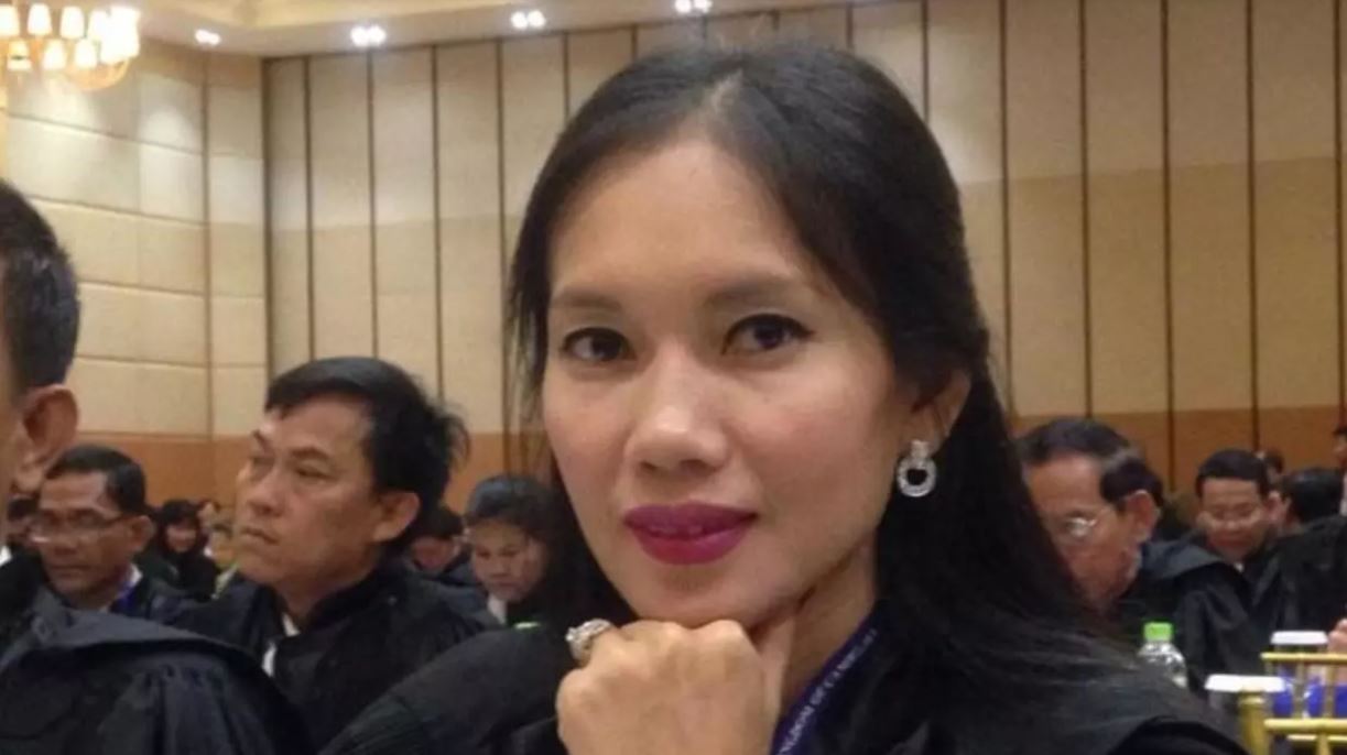លោកស្រី ម៉េង សុភារី